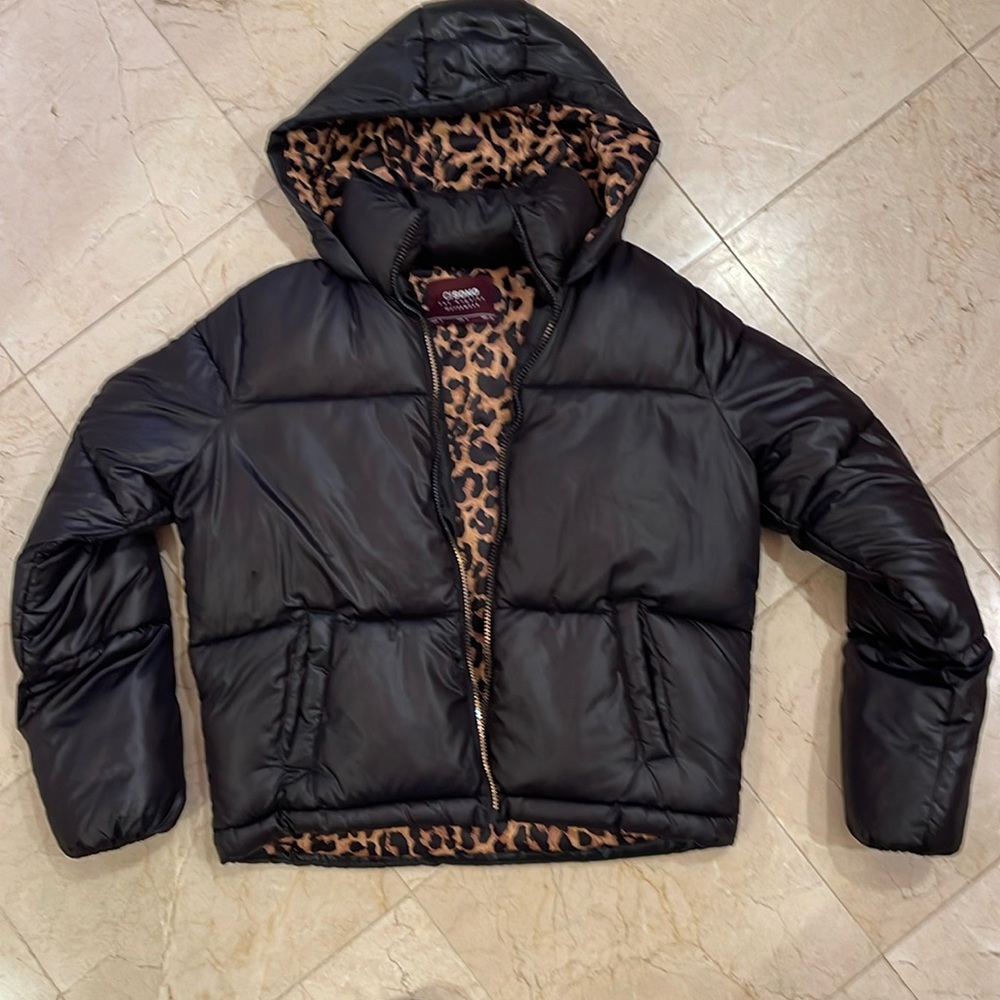 CiSONO puffer jacket with hood and leopard lining.  size small